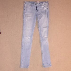 Hollister size 5 skinny ripped jeans